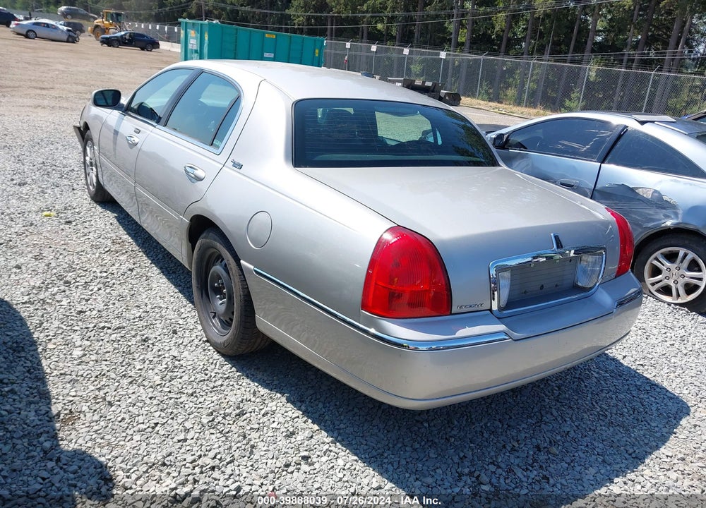 2006 LINCOLN TOWN CAR SIGNATURE LIMITED VIN: 1LNHM82W06Y627939