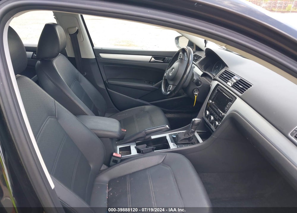 2012 VOLKSWAGEN PASSAT 2.5L SE VIN: 1VWBP7A36CC027712