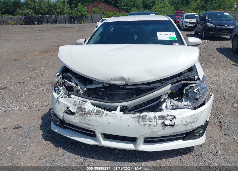 2014 TOYOTA CAMRY SE VIN: 4T1BF1FK2EU410011