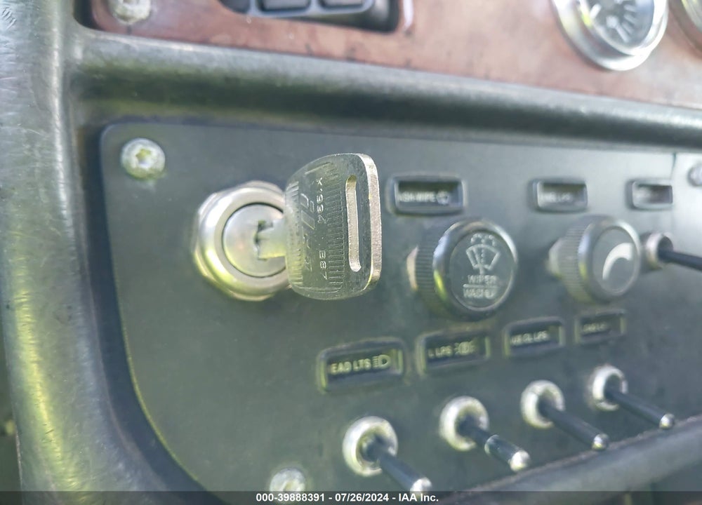 2005 PETERBILT 379 VIN: 1XP5DB9X85N853437