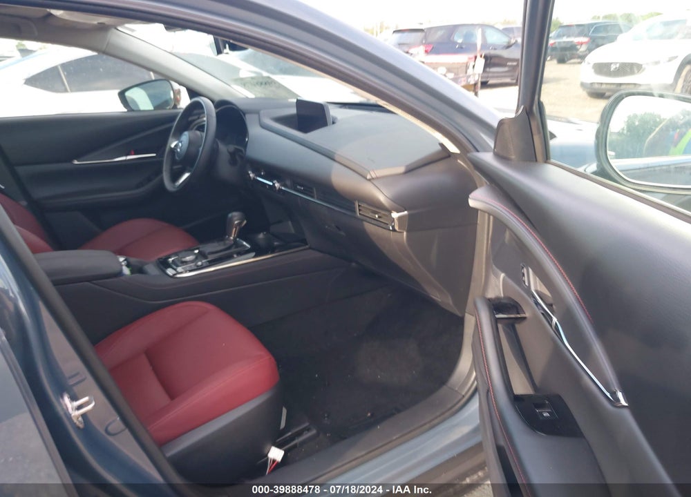 2024 MAZDA CX-30 2.5 S CARBON EDITION VIN: 3MVDMBCM1RM652747