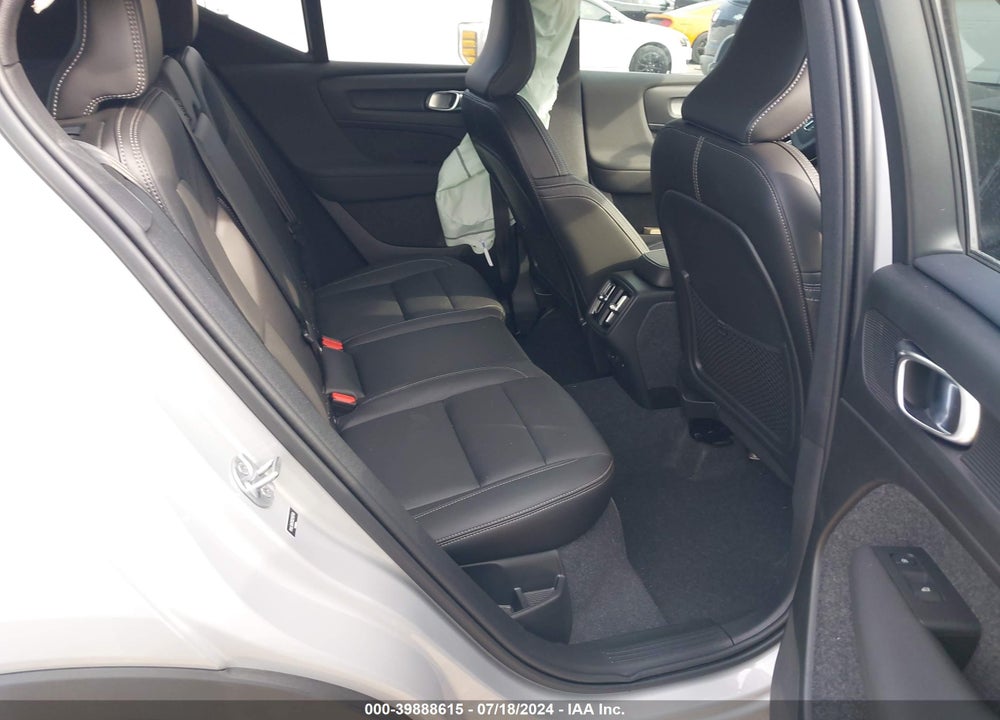 2024 VOLVO XC40 B5 ULTIMATE BRIGHT THEME VIN: YV4L12UF3R2315748