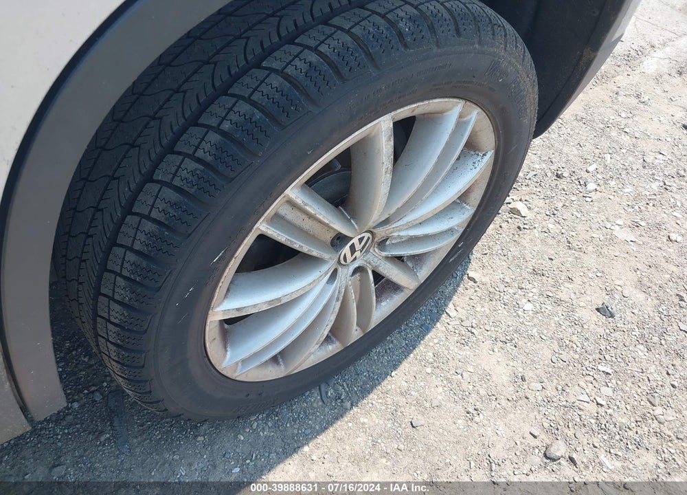 2011 VOLKSWAGEN TIGUAN SEL VIN: WVGBV7AX9BW521583