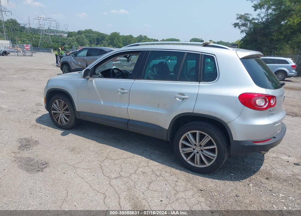 2011 VOLKSWAGEN TIGUAN SEL VIN: WVGBV7AX9BW521583