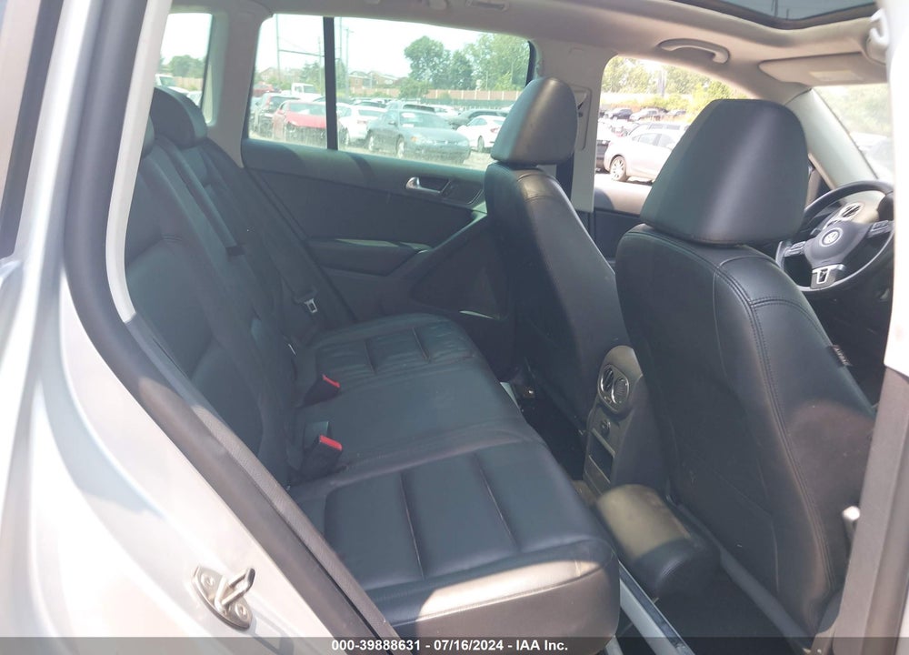 2011 VOLKSWAGEN TIGUAN SEL VIN: WVGBV7AX9BW521583