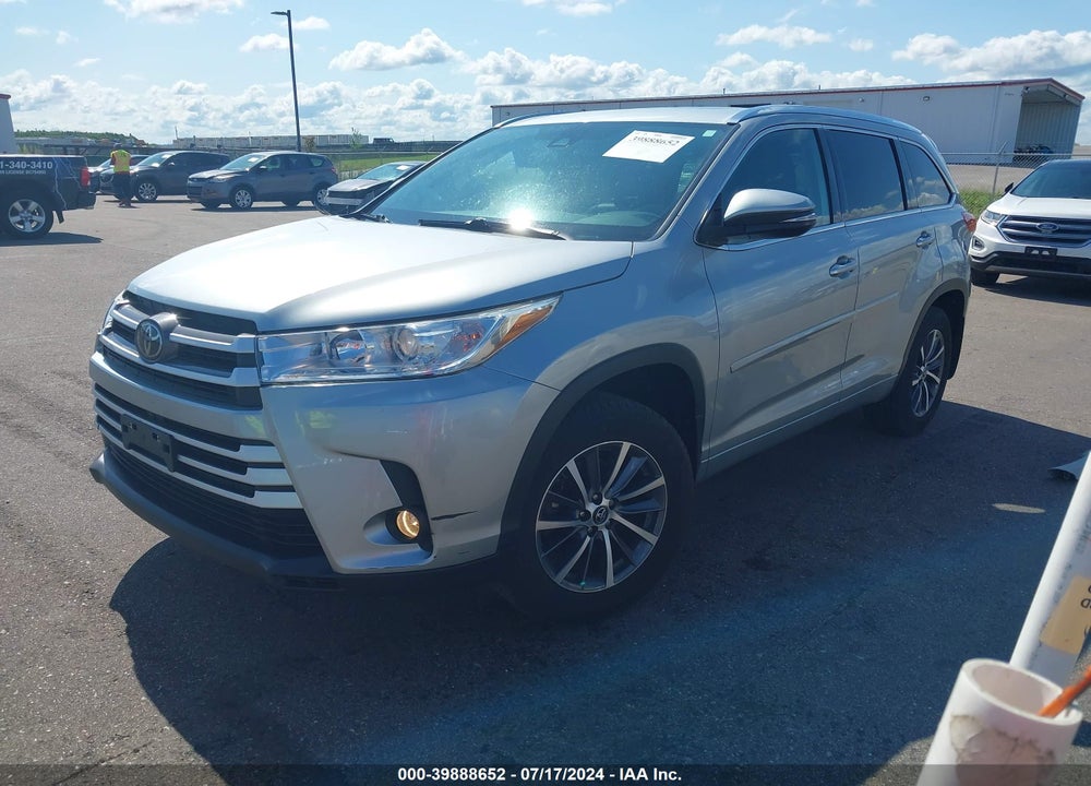 2018 TOYOTA HIGHLANDER XLE VIN: 5TDJZRFH8JS808736