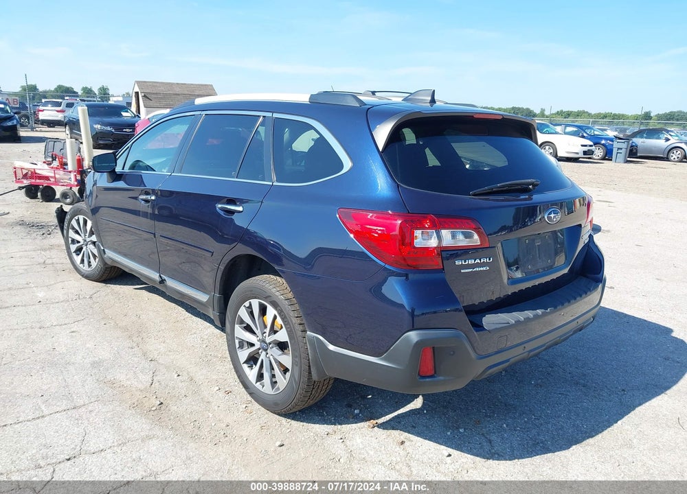 2018 SUBARU OUTBACK 3.6R TOURING VIN: 4S4BSETC3J3385328