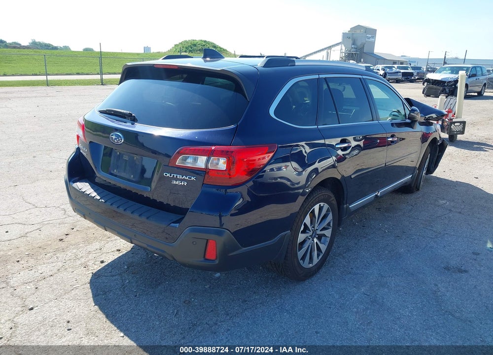 2018 SUBARU OUTBACK 3.6R TOURING VIN: 4S4BSETC3J3385328