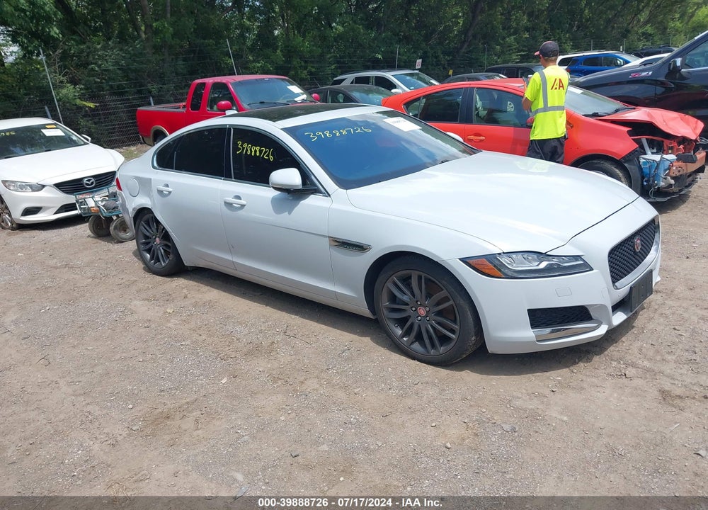2016 JAGUAR XF 35T PRESTIGE VIN: SAJBK4BV8GCY05760