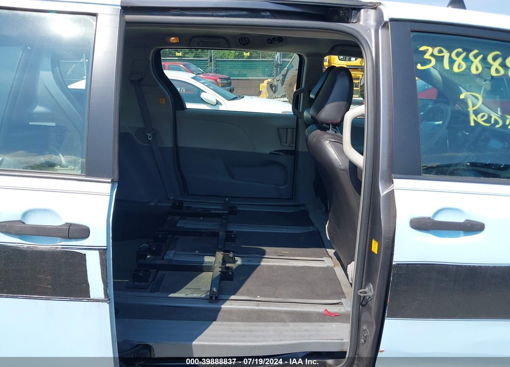 2012 TOYOTA SIENNA BASE V6 7 PASSENGER VIN: 5TDZK3DC5CS206956