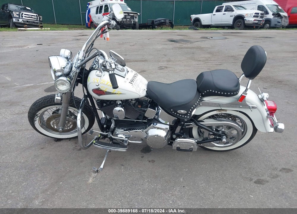 2000 HARLEY-DAVIDSON FLSTC VIN: 1HD1BJY17YY033106