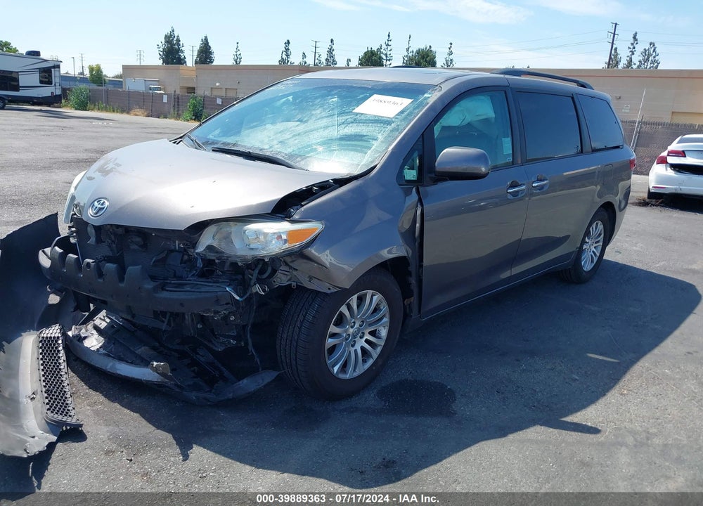 2016 TOYOTA SIENNA XLE 8 PASSENGER VIN: 5TDYK3DCXGS701364