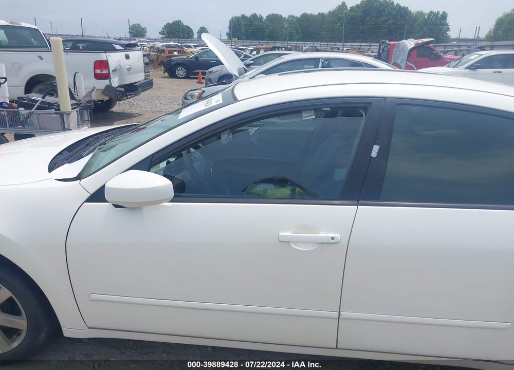 2004 NISSAN MAXIMA 3.5 SL VIN: 1N4BA41E34C923400