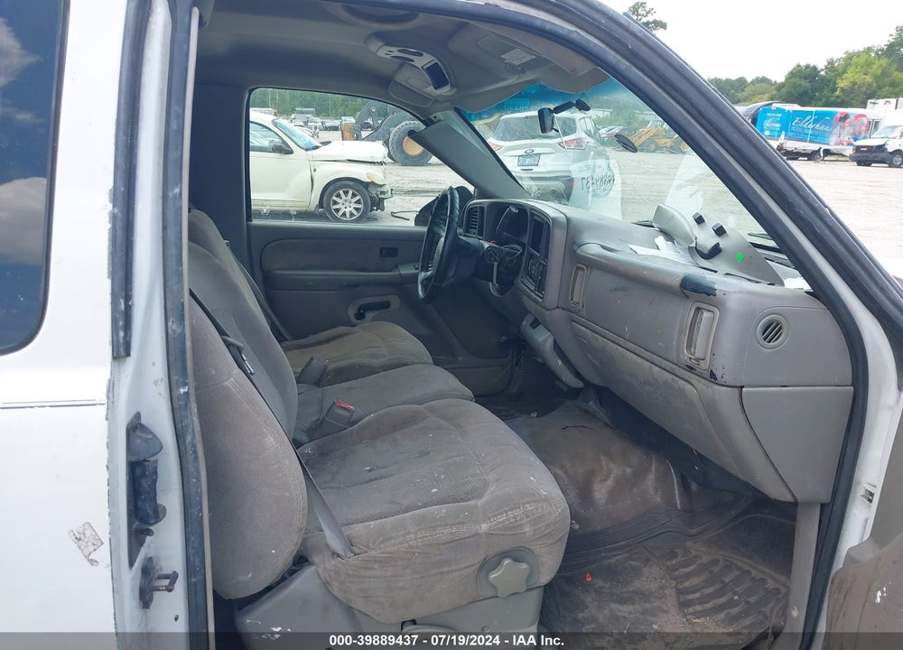 2000 CHEVROLET SILVERADO 1500 LS VIN: 2GCEC19V2Y1231077