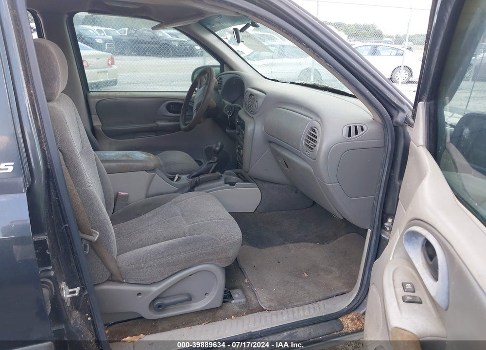 2004 CHEVROLET TRAILBLAZER LS VIN: 1GNDT13S742283560