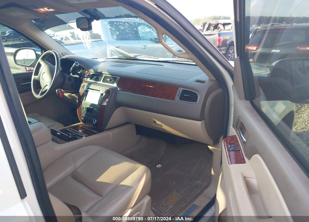 2014 CHEVROLET SUBURBAN 1500 LTZ VIN: 1GNSCKE00ER206546