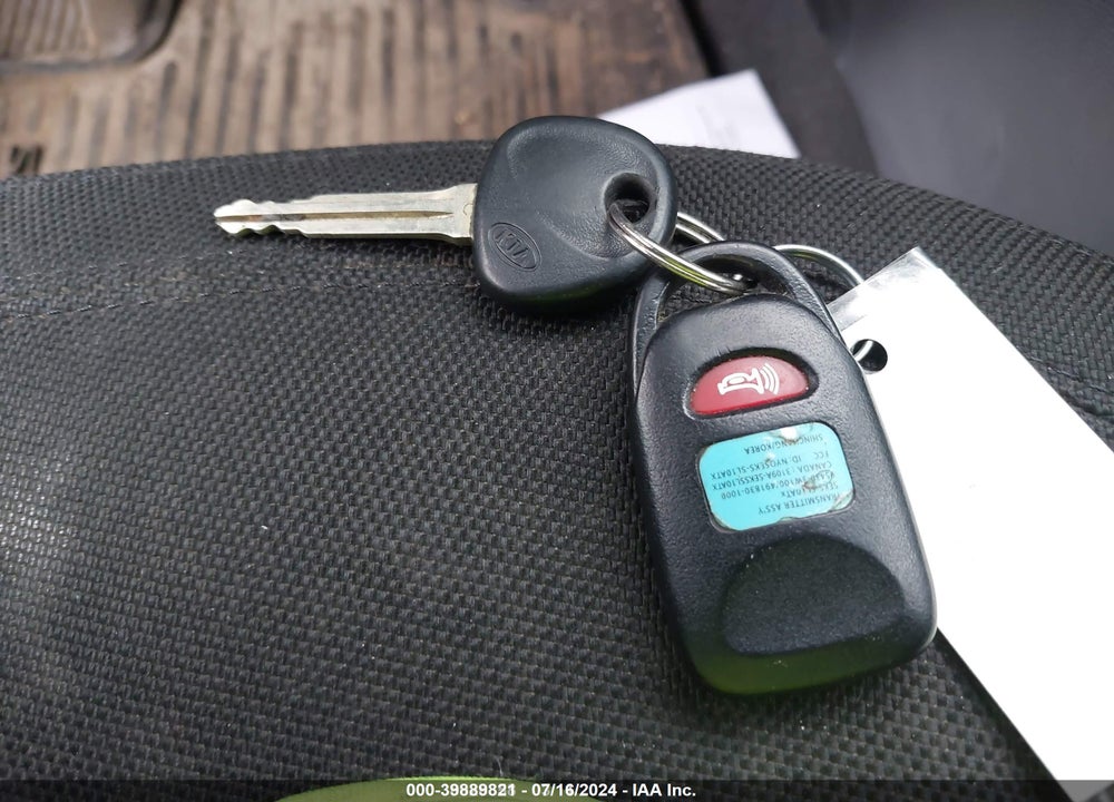 2011 KIA SPORTAGE LX VIN: KNDPBCA29B7031803