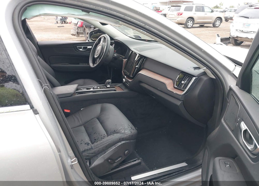2023 VOLVO XC60 B5 PLUS BRIGHT THEME VIN: YV4L12RN4P1254123