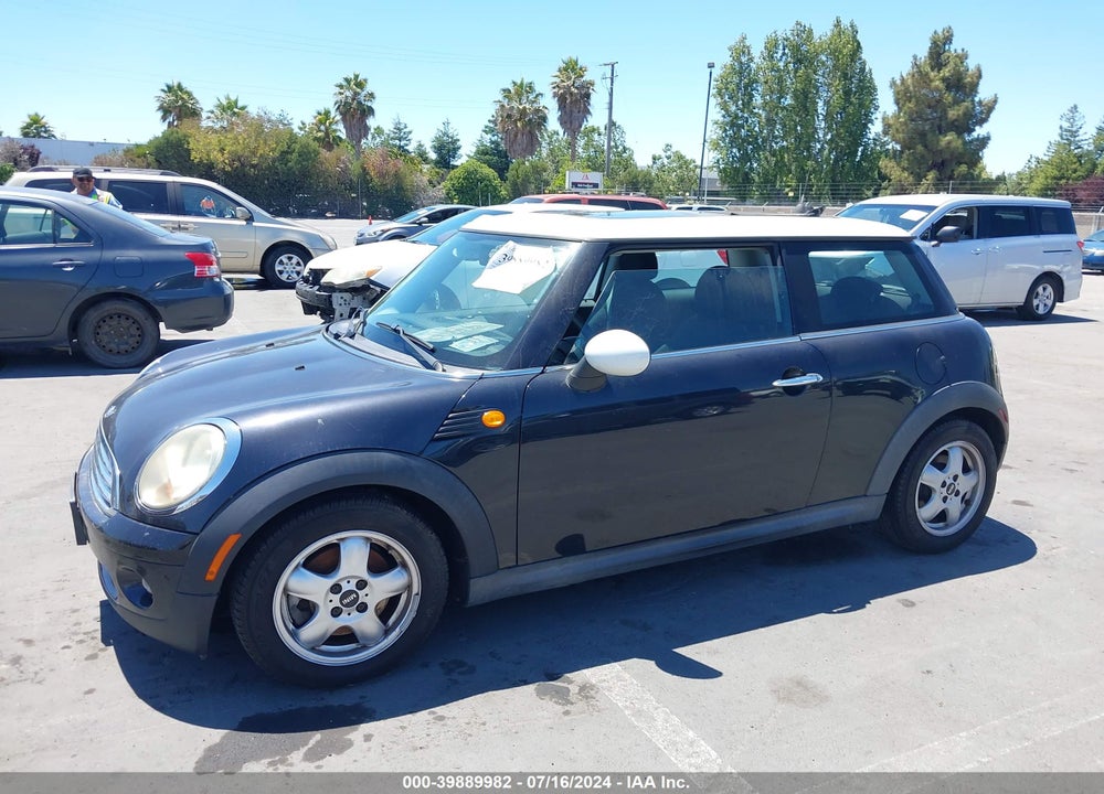 2008 MINI COOPER VIN: WMWMF33508TT62569