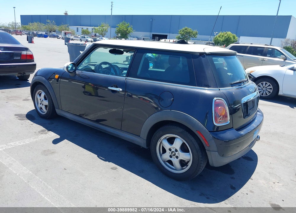 2008 MINI COOPER VIN: WMWMF33508TT62569