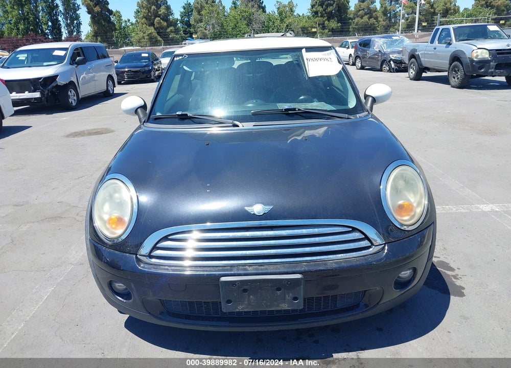 2008 MINI COOPER VIN: WMWMF33508TT62569