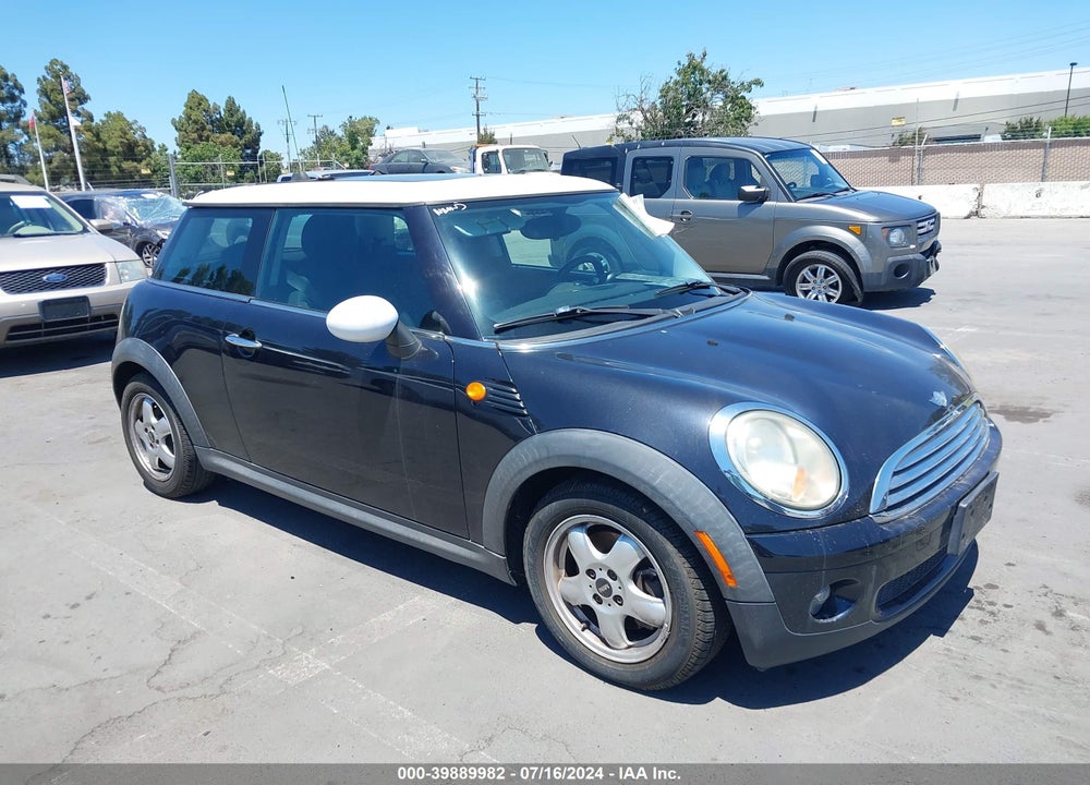 2008 MINI COOPER VIN: WMWMF33508TT62569