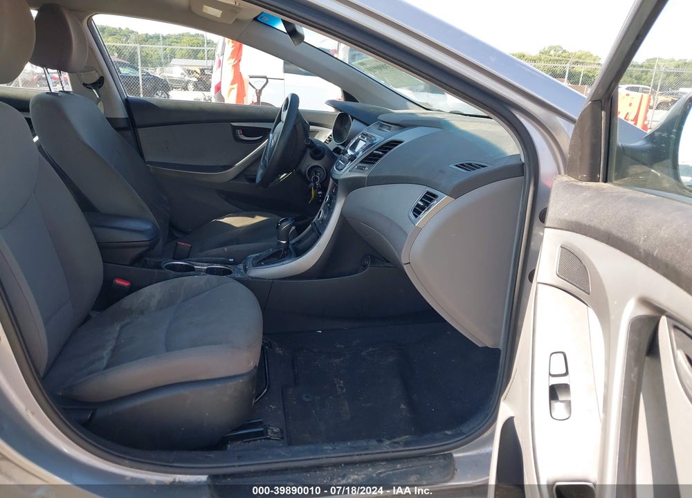 2016 HYUNDAI ELANTRA SE VIN: 5NPDH4AEXGH784552