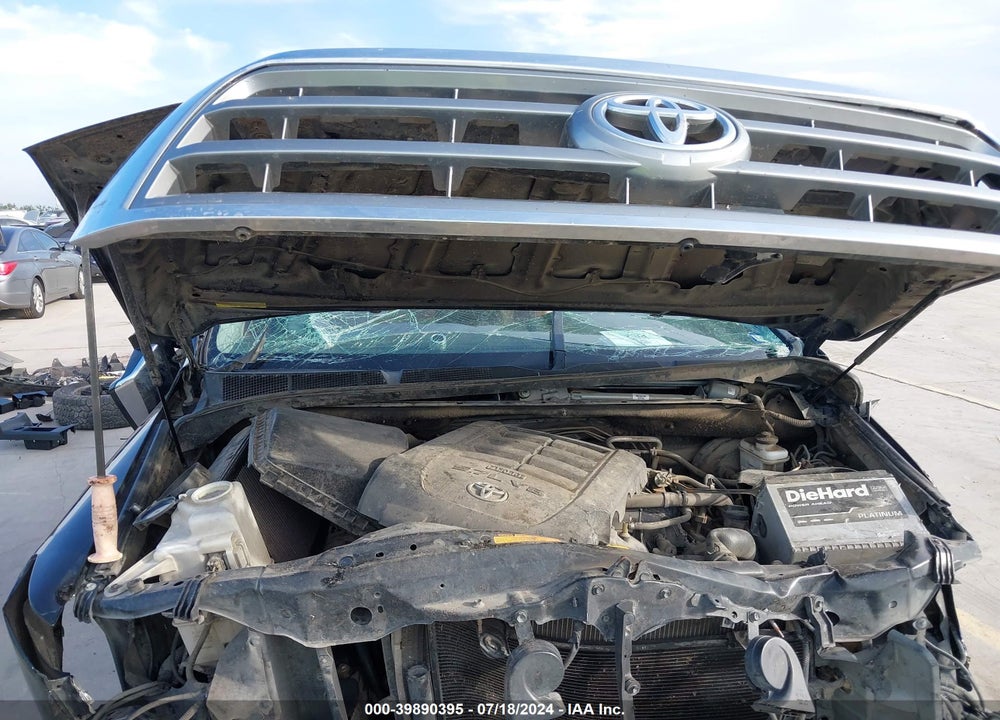 2011 TOYOTA SEQUOIA PLATINUM 5.7L V8 VIN: 5TDDW5G13BS049415
