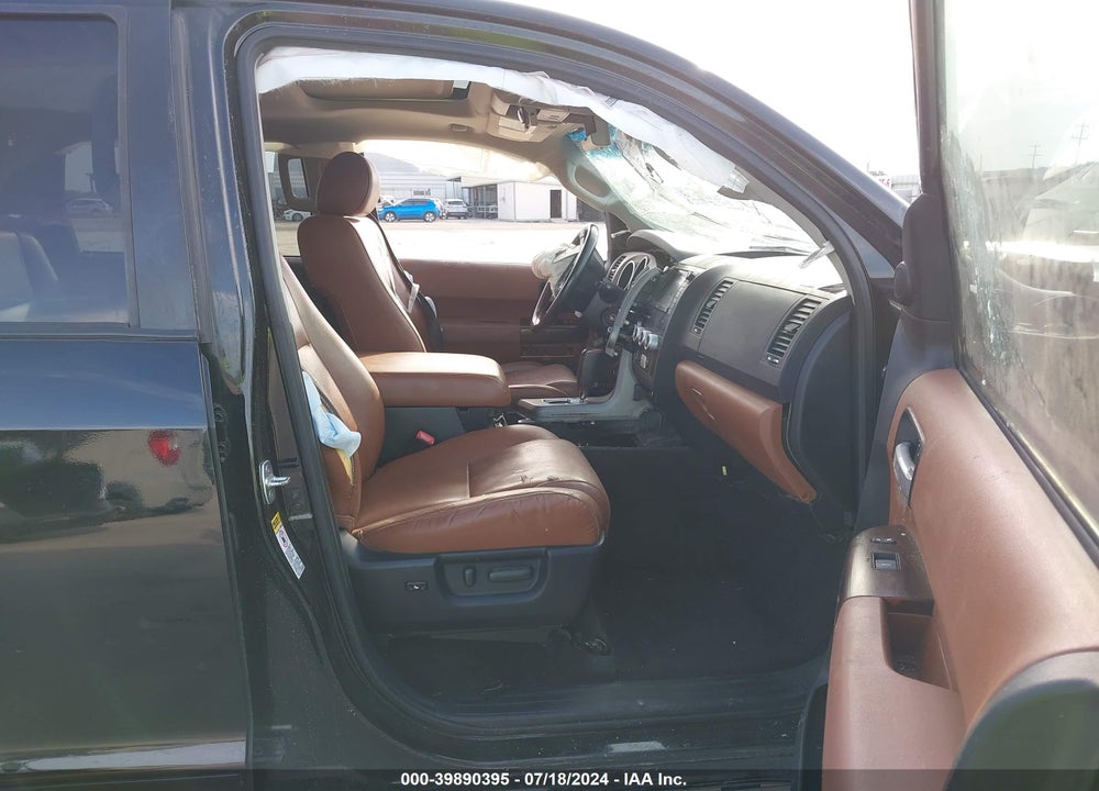 2011 TOYOTA SEQUOIA PLATINUM 5.7L V8 VIN: 5TDDW5G13BS049415