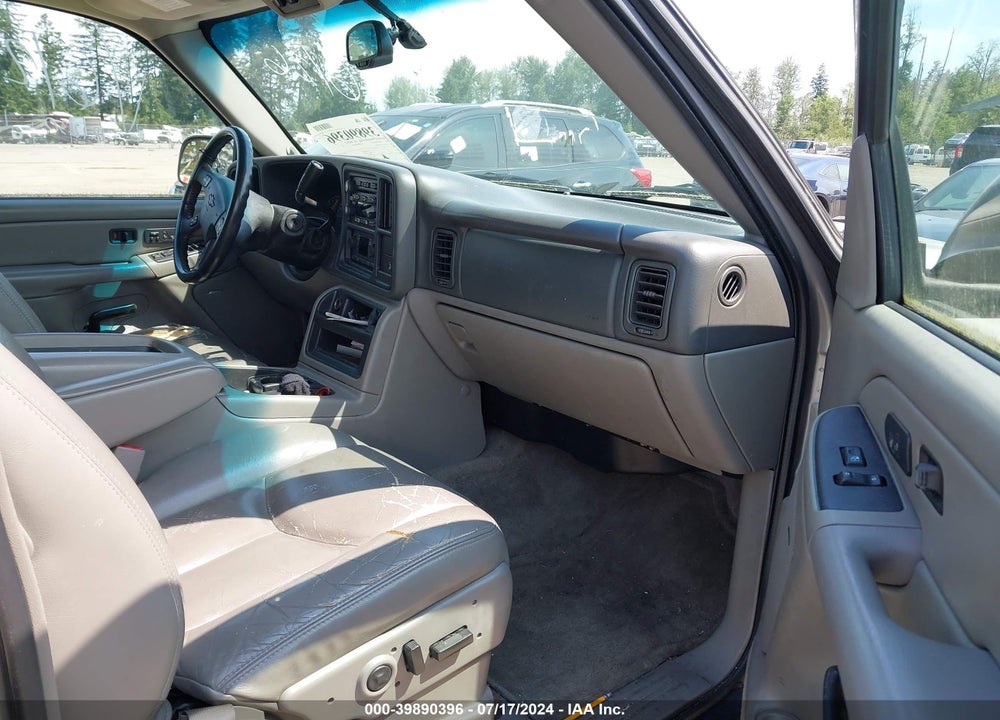 2005 CHEVROLET SUBURBAN 1500 LT VIN: 3GNEC16Z35G198964