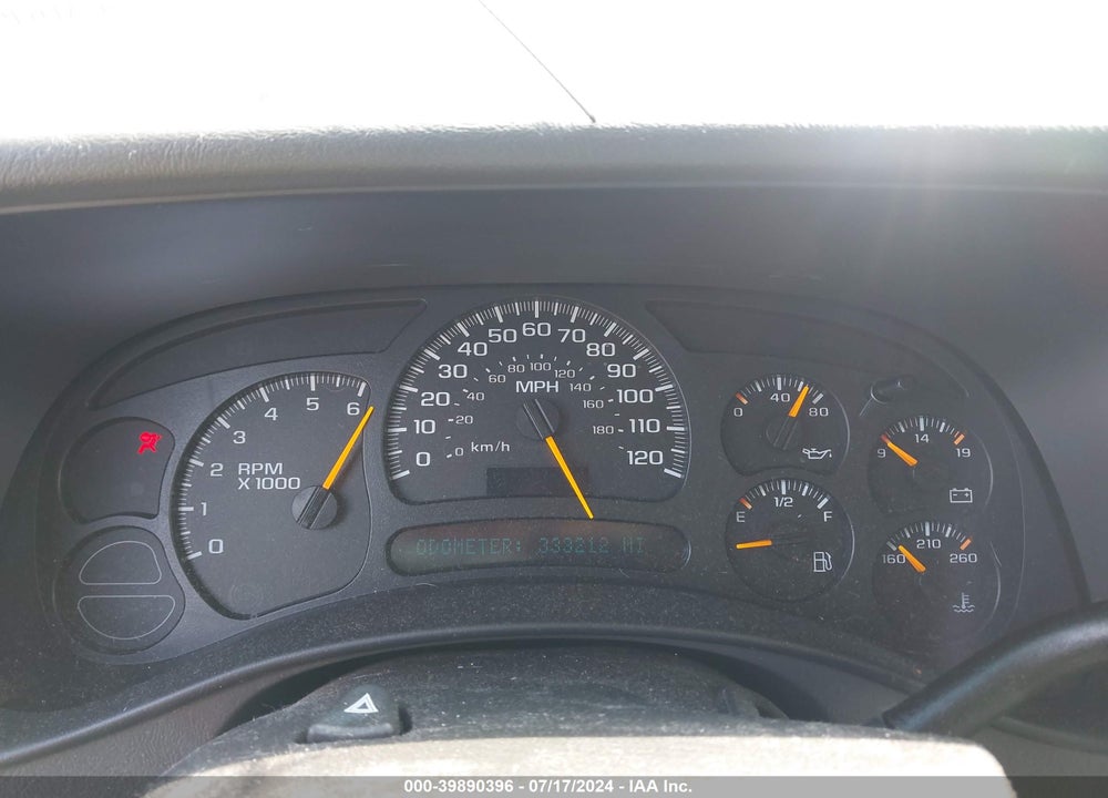 2005 CHEVROLET SUBURBAN 1500 LT VIN: 3GNEC16Z35G198964