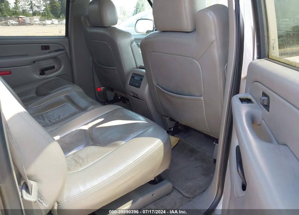 2005 CHEVROLET SUBURBAN 1500 LT VIN: 3GNEC16Z35G198964