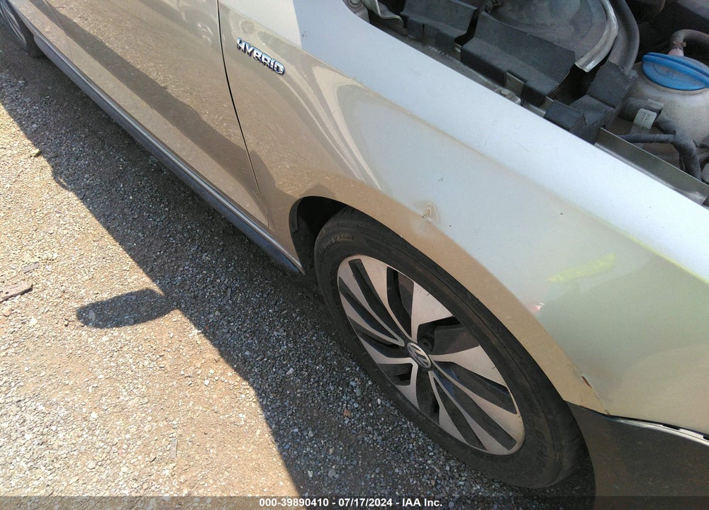 2013 VOLKSWAGEN JETTA HYBRID SEL PREMIUM VIN: 3VW637AJ2DM284815