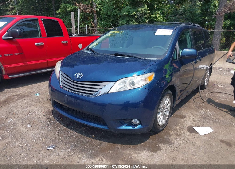 2012 TOYOTA SIENNA XLE V6 8 PASSENGER VIN: 5TDYK3DC9CS184228