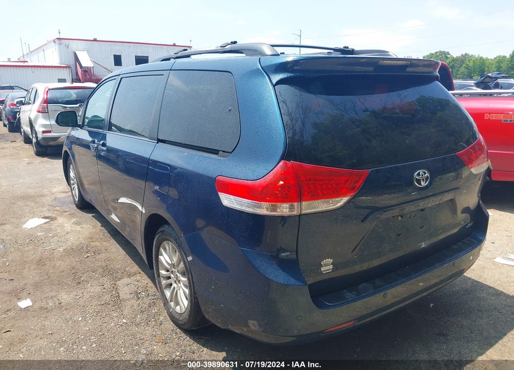 2012 TOYOTA SIENNA XLE V6 8 PASSENGER VIN: 5TDYK3DC9CS184228