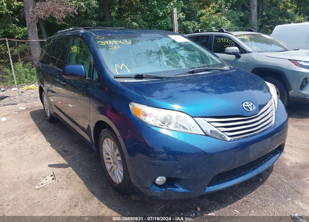 2012 TOYOTA SIENNA XLE V6 8 PASSENGER VIN: 5TDYK3DC9CS184228
