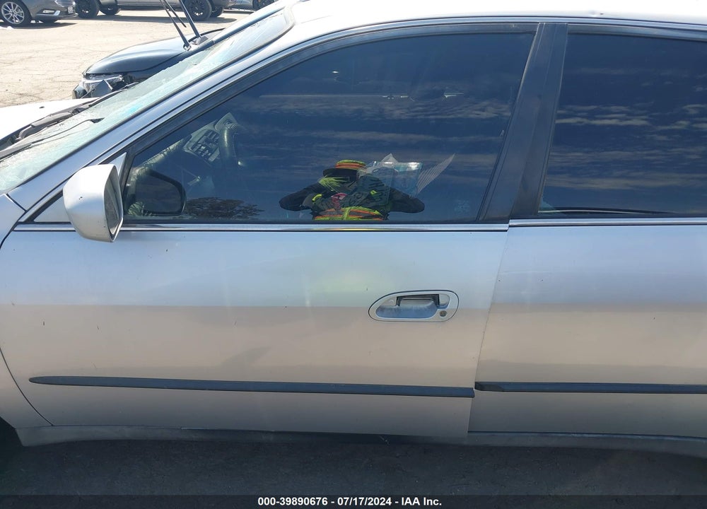 1998 HONDA ACCORD LX VIN: 1HGCG5542WA059072