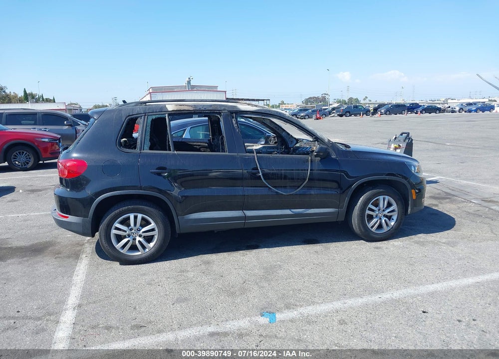 2015 VOLKSWAGEN TIGUAN S VIN: WVGAV7AX1FW601946