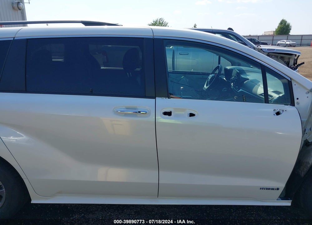 2021 TOYOTA SIENNA XLE VIN: 5TDJSKFC6MS032224