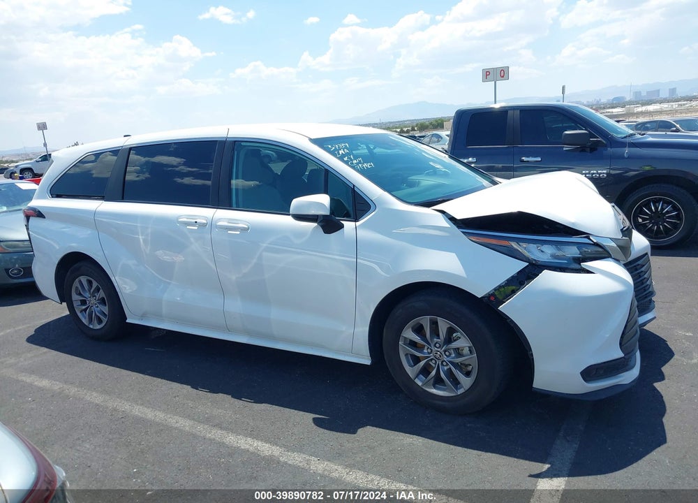 2022 TOYOTA SIENNA LE VIN: 5TDKRKEC7NS118743