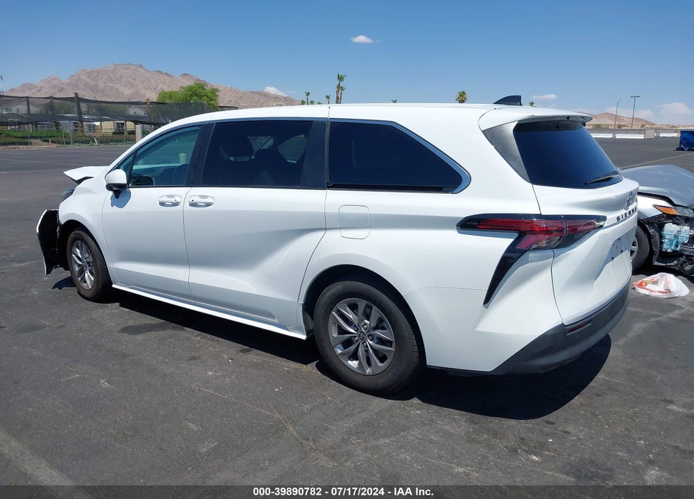2022 TOYOTA SIENNA LE VIN: 5TDKRKEC7NS118743