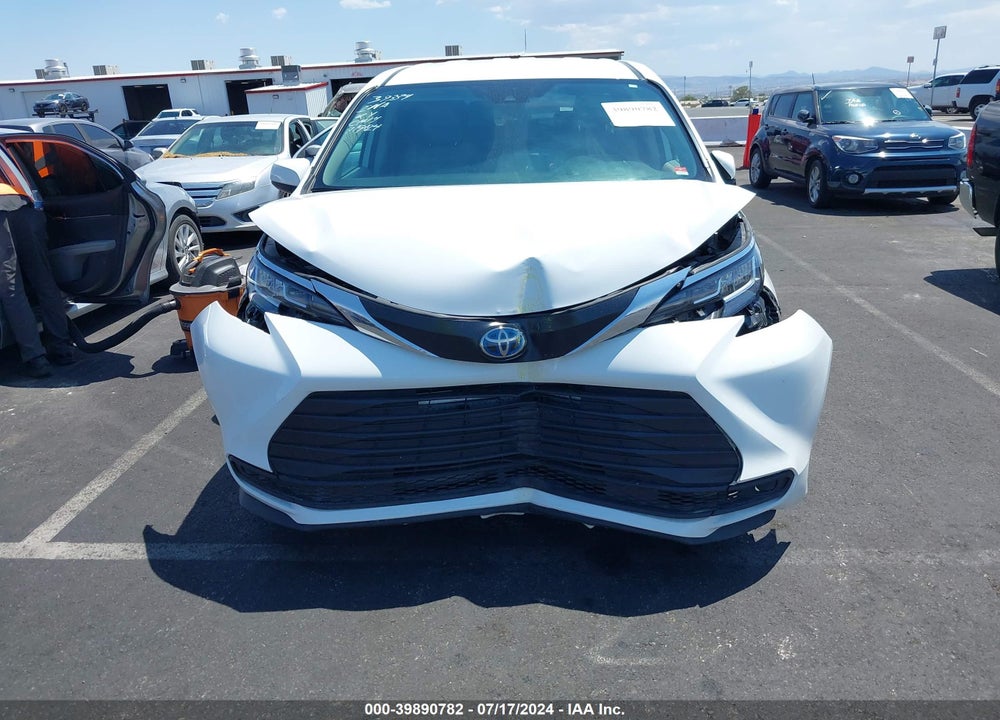 2022 TOYOTA SIENNA LE VIN: 5TDKRKEC7NS118743