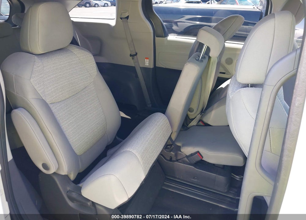 2022 TOYOTA SIENNA LE VIN: 5TDKRKEC7NS118743