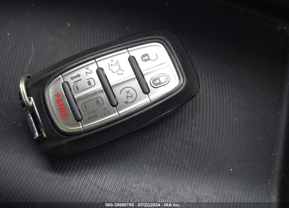 2022 CHRYSLER PACIFICA TOURING L VIN: 2C4RC1BG7NR136086