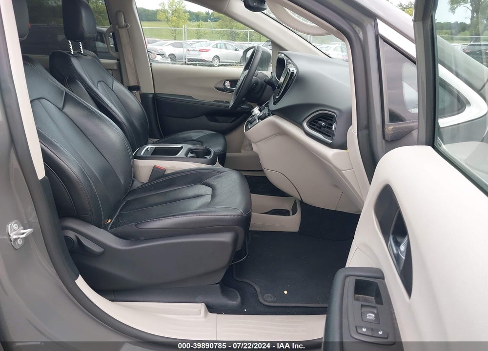 2022 CHRYSLER PACIFICA TOURING L VIN: 2C4RC1BG7NR136086