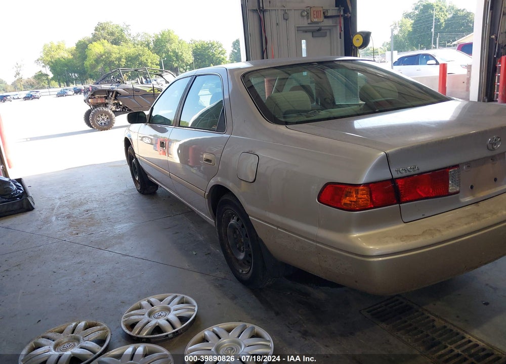 2001 TOYOTA CAMRY LE VIN: 4T1BG22K51U014447