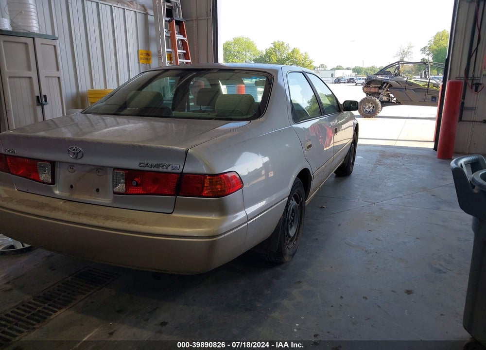 2001 TOYOTA CAMRY LE VIN: 4T1BG22K51U014447