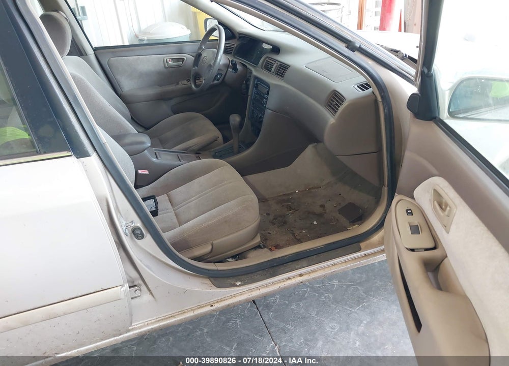 2001 TOYOTA CAMRY LE VIN: 4T1BG22K51U014447