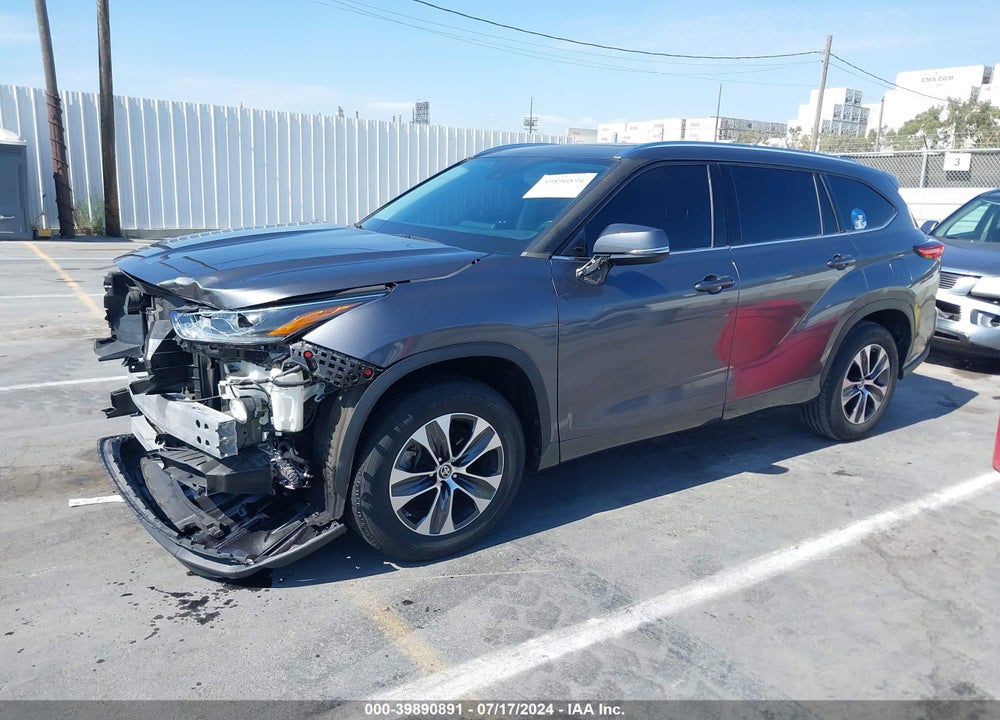 2021 TOYOTA HIGHLANDER XLE VIN: 5TDGZRAH3MS068180