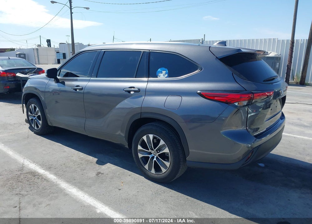 2021 TOYOTA HIGHLANDER XLE VIN: 5TDGZRAH3MS068180